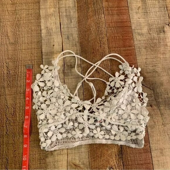 Free People Intimately womens size small white Flower lace bralette - Picture 6 of 7